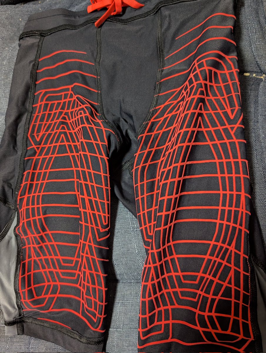 deep1025's tweet image. レース用のハーフタイツ、新調しました！

初の2xu🤟

なんか、スマホとか補給食、鍵とか入れるポケットもかなりあって便利。

#2xu 
#結構高かった