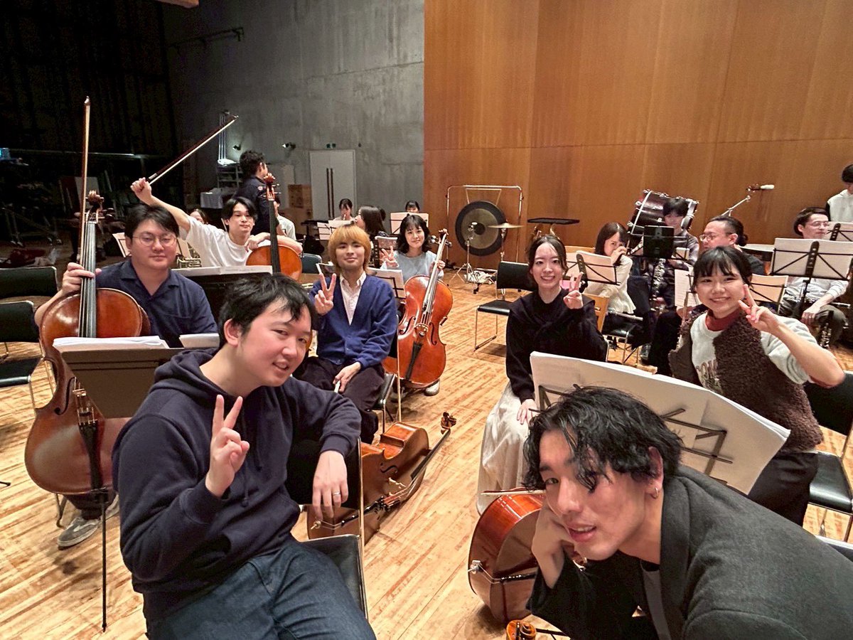 ISPorchestra's tweet photo. \ ISP第11回定期演奏会まであと5️⃣日 /

本日はチェロの皆さん！

ｱﾀﾀｶｿｳﾅファッションの方が多いですね👕
音色の方も...もちろんｱﾀﾀｶｲですよ🎵

チケットはこちらから🎫
https://t.co/D0kOrIcveP https://t.co/S4Sr9B7JHr
