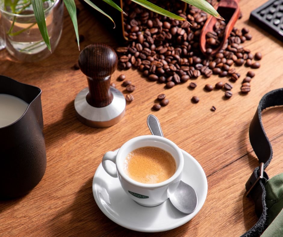 ¿Cómo cultivar café en casa paso a paso? 🤔

📌 Te lo contamos en nuestro blog:
f.mtr.cool/wkjgxhjevu
#Baqué #AquíCaféSeDiceBaqué #CafésBaqué #CaféBaqué