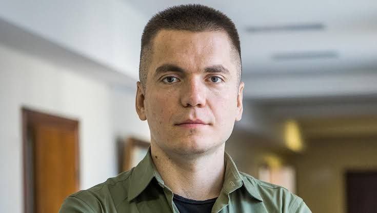 Der ehemalige ukrainische stellvertretende Verteidigungsminister Vitaly Deynega hat einen sofortigen Befehl zum Rückzug der Truppen aus Pokrovsk und Mirnograd gefordert und eingeräumt, dass die ukrainischen Streitkräfte beide Städte „effektiv verloren“ haben.

„Wenn nicht bald