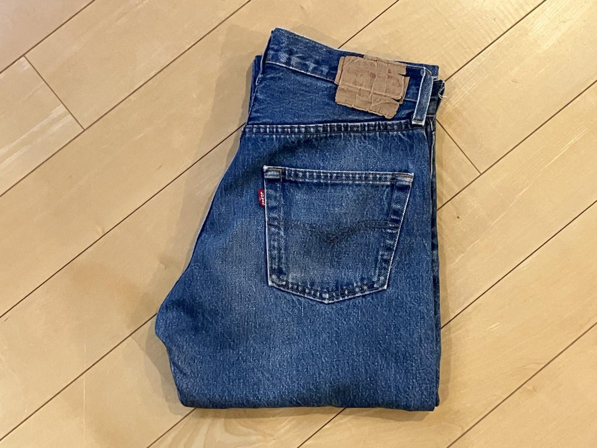 ufnQAT2LjJX2FJk's tweet photo. 写真でみるリーバイス501レギュラー（84）－XXX（トリプルエックス）デニム－推定1984年524エルパソ・ウエスト工場謹製

...「赤耳501」との最大の違いは、プロジェクタイル織機による”XXX（トリプルエックス）”デニムという点...

☞https://t.co/AF4R0VlVU7

#levis501 https://t.co/CMnwyxJGAh