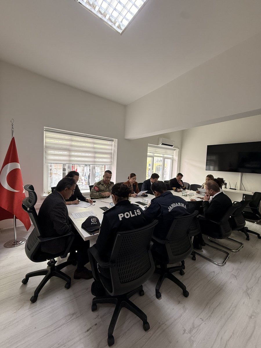 10 Kasım Atatürk’ü Anma Günü ve Atatürk Haftası etkinlikleri öncesinde komite toplantısı, Kaymakamımız Sayın Nurullah Kaya başkanlığında gerçekleştirildi.

Toplantıda, anma programı kapsamında düzenlenecek tören ve etkinliklerin hazırlıkları değerlendirildi.
<a href="/nurullahkaya45/">Nurullah Kaya</a>