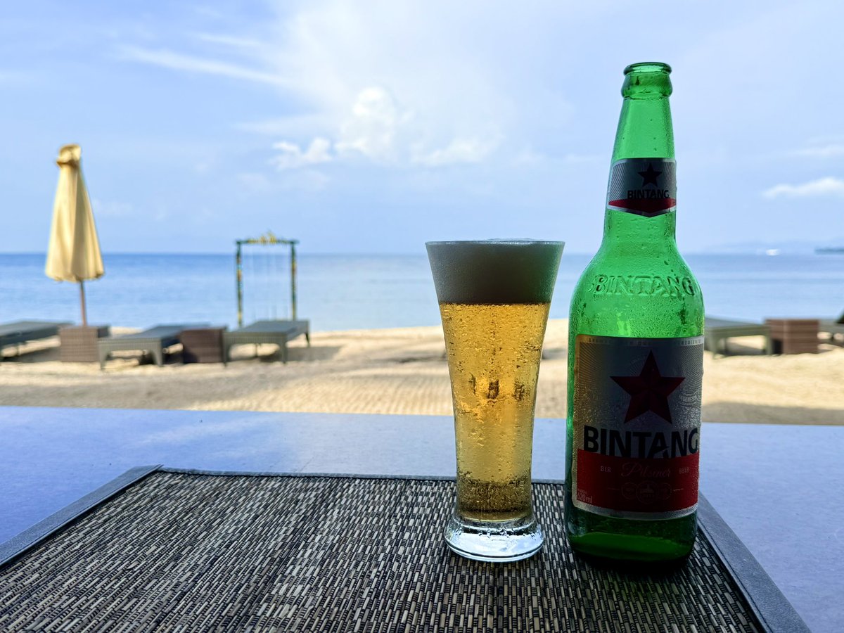 KenchanISGCPA's tweet image. 今日もお疲れ様でした。

今日も海を見ながらひとり飲み🍺

#ロンボク島 #視察中 #沖縄離島の会計士
#企業公式がお疲れ様を言い合う