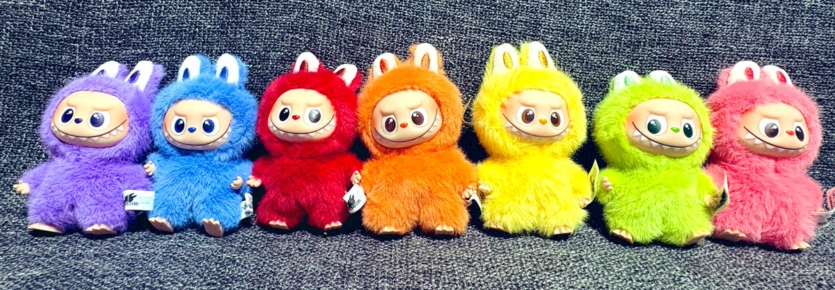 shishico0114's tweet photo. こっちも可愛い( ≖ᴗ≖​) 🫶✨
JUMP色集めたくて、アルファベットちゃん前半に続き後半も到着ꪔ̤̮♡
この位のサイズが最高に可愛い🫶✨

💚黄緑の子が1番小さい🤣

＃popmart  #themonsters 
#PINFORLOVE #ラブブ ＃アルファベットラブブ https://t.co/Upsgu86Se6