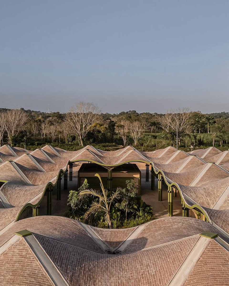 Crazy Architecture tweet media