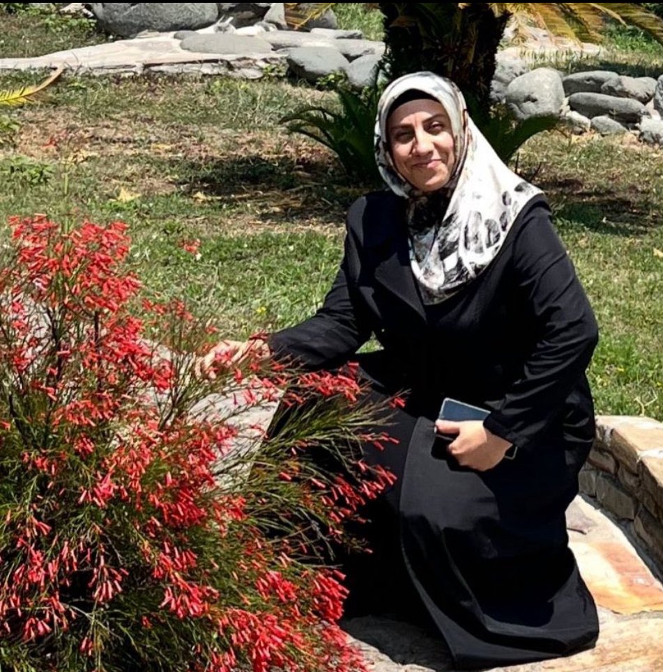 5aylık hamile Leyla Arslan,KHK ile kapatılan bir yurtta müdür yardımcısı olarak çalıştığı iddiasıyla 8yıl/9ay hapis cezasına çarptırıldı

4Ağustos2025’ten bu yana Cezaevinde tutuklu bulunuyor.Eşi,ilk gebeliğinde preeklampsi(gebelik zehirlenmesi)geçirdiğini ve şuanda aynı sağlık