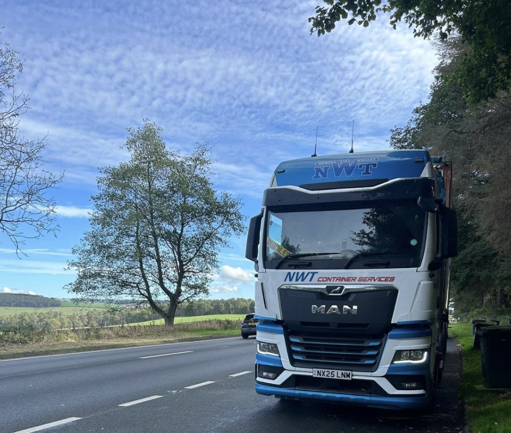 newellwright's tweet photo. You wouldn’t get these sort of views behind a desk 🙂

#Transport #Logistics #Haulage #Railfreight #Containers #ContainerHaulage #HaulageCompany #UKHaulage #NWT #ContainerStorageSolutions #LogisticsMadeSimple #apprenticeships #LogisticsCareers
#GenerationLogistics https://t.co/HVKsg2u5Ht