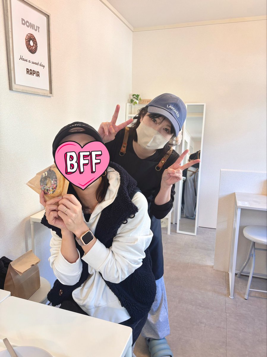 nana2841's tweet photo. 本日は15時にはもうほとんどドーナツが残っていないという事になってしまい
15時以降に来てくださったお客様にご希望のドーナツをお選び頂く事が出来ない状態となってしまいました😭🙏
また次の土曜日に沢山🍩作ります‼️
#心友ちゃん来店でウキウキ
#rapia #梶が谷 #神奈川県 #高津区 https://t.co/tS07IpwVwl