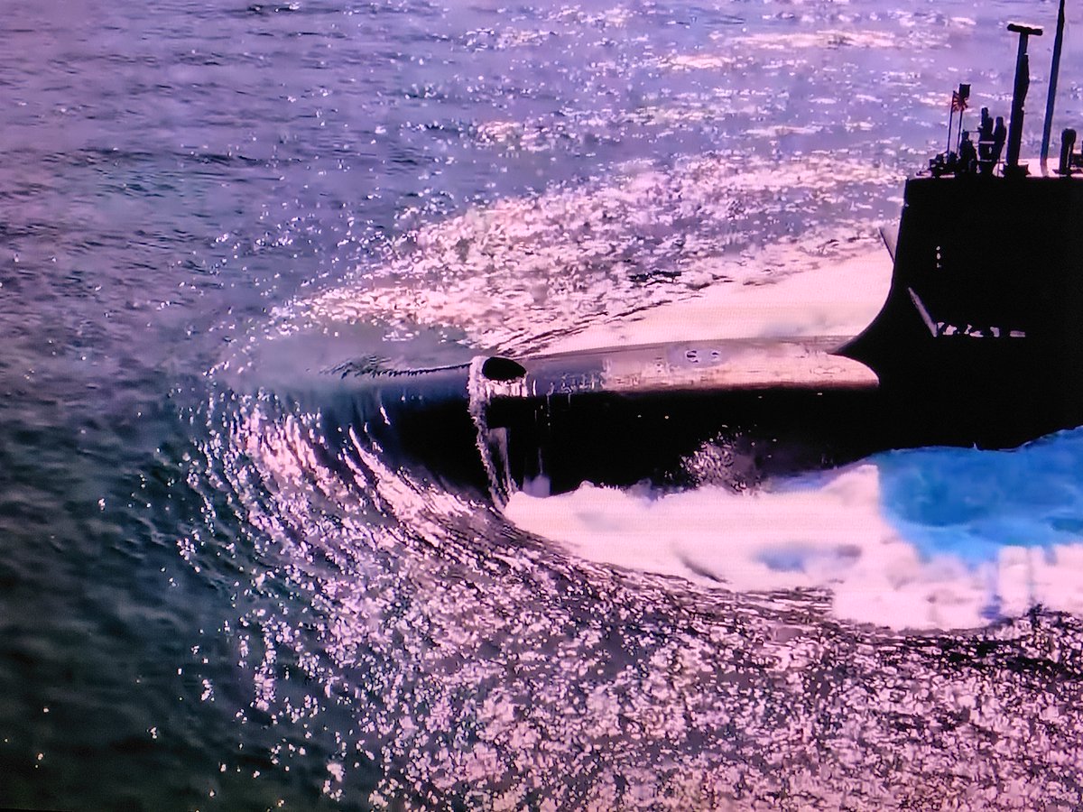 情景製作する時は可能な限り
実画像を参考にしています
下記は海自の潜水艦
たいげい型の画像ですが
・左側が1/350 (PIT ROAD) 模型
・右側が本物の航行画像です
これからも精進です😁