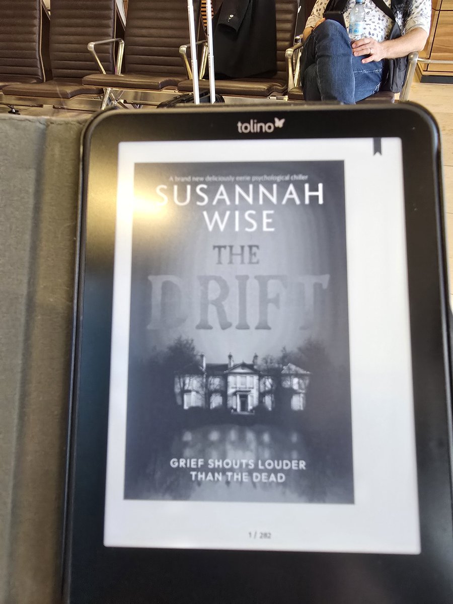 Ms_DanielaKoppe's tweet image. That's how days should starts.❤️ Waiting for my today's flight to London.  And  i'm in best companion with the brand new book by @susannahwise - #TheDrift
Thanks Susannah,
the waiting has come to an end: for your book and for the reunion with my beloved London.
#ALadylovesLondon