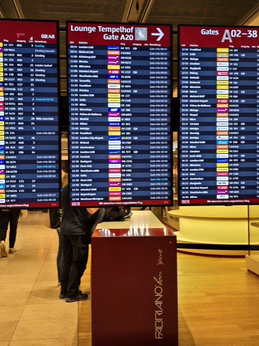 Ms_DanielaKoppe's tweet image. That's how days should starts.❤️ Waiting for my today's flight to London.  And  i'm in best companion with the brand new book by @susannahwise - #TheDrift
Thanks Susannah,
the waiting has come to an end: for your book and for the reunion with my beloved London.
#ALadylovesLondon