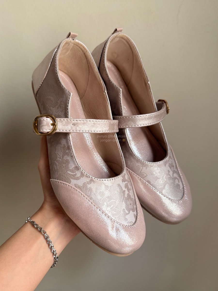 beautales_'s tweet photo. trying this princess shoes made by our local craftmans… EVEN BETTER THAN I EXPECTED https://t.co/GGBqFEIpdi