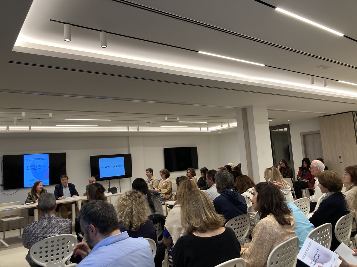 En Peníscola, compartiendo ideas y aprendizaje en el 43º SITE: Educar en la fragilidad.
Un encuentro para pensar juntos qué significa enseñar con humanidad en tiempos inciertos.
#SITE2025 #TeoríaDeLaEducación