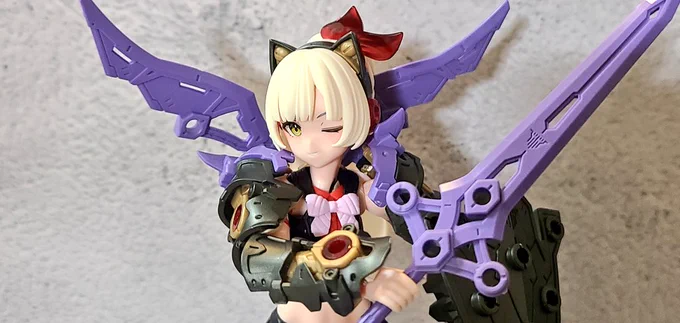 そんなわけで簡単カスタムですが我が家の一応オリジナルメガミひとまず完成 とりあえずナイトダークネスの装備をさせてました 闇騎士型メガミ「ダーク」といったところかなぁ #メガミデバイス