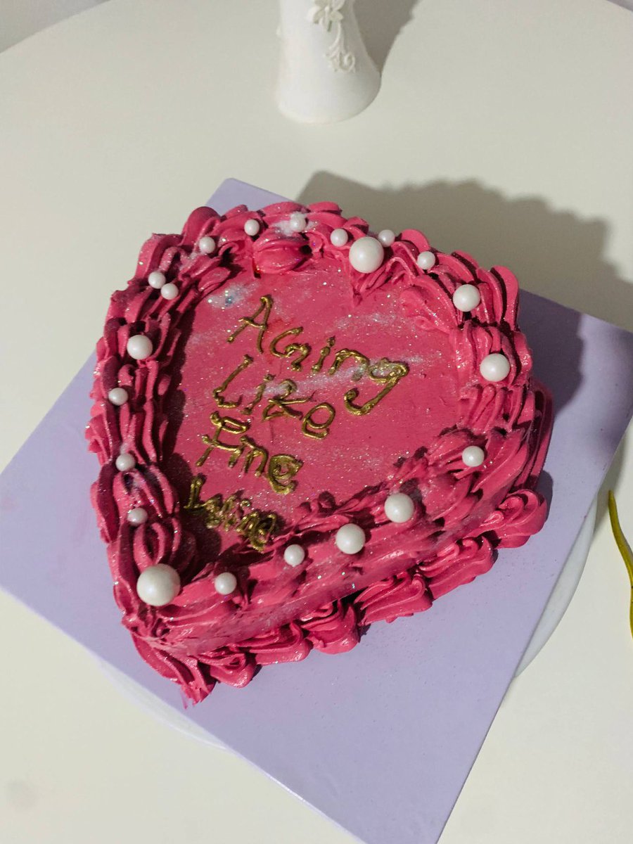 bisijunaid's tweet photo. @Hybrid_Ola Looking for gift ideas for ur loved ones? 😍 Keykeybitesntreats offers quality cakes and beautiful treats that are sure to impress! 🎉

Located in Ibadan, we take orders every day. Check out our catalog or DM us to place ur order: (https://t.co/4lCzZTzt1U

Treat ur loved ones 😍 https://t.co/AsbxBczixc