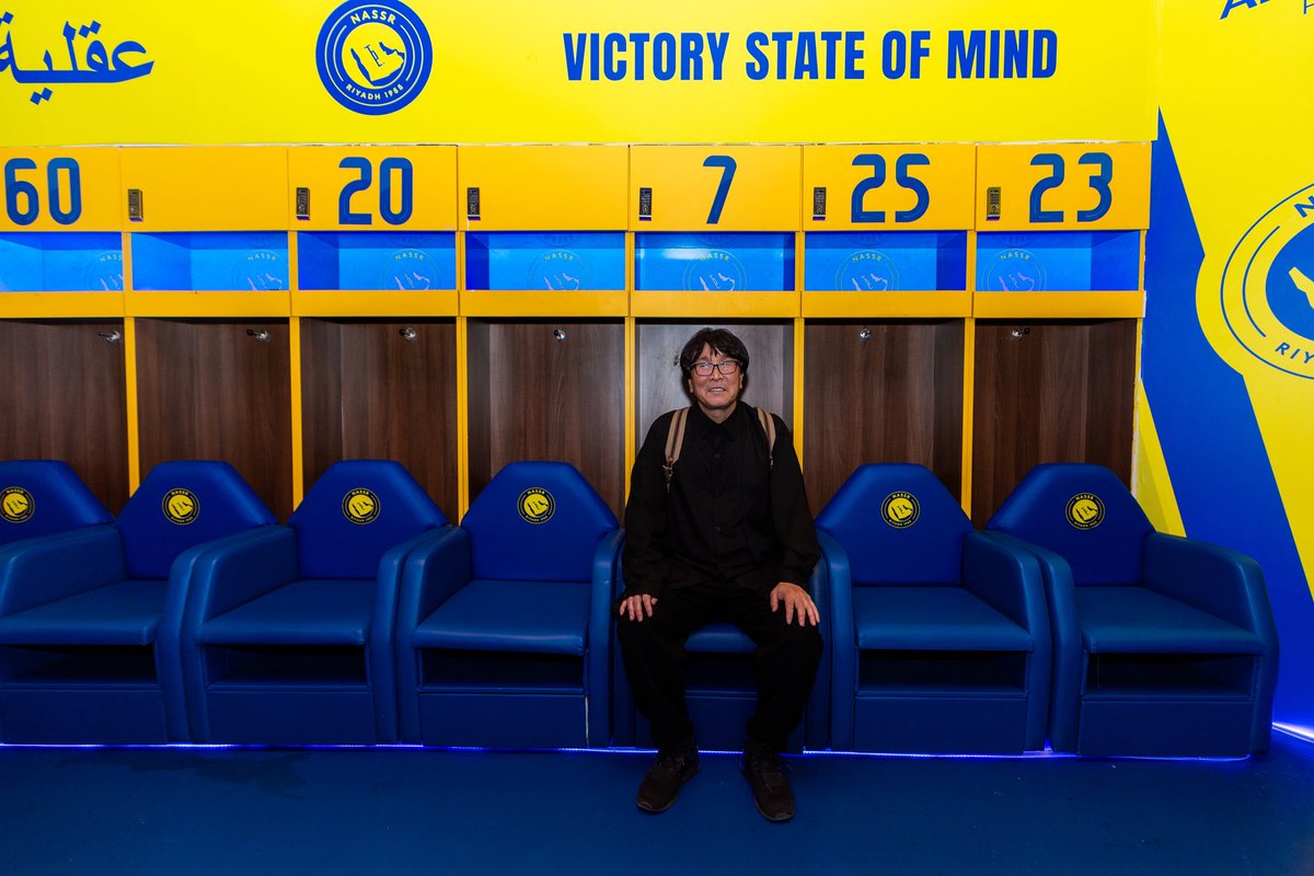 先日、高橋陽一先生がサウジアラビアのサッカークラブ・アルナスルのスタジアムを視察しました⚽️
現在のアルナスルの背番号7といえば…⁉️