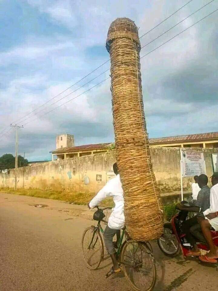 جدي ساب لكم دا  في الصورة 👇
تسلكوا نفسكم فيه لحد ما تقوم القيامة
انا مستغرب انكم فرحانين انه جدكم فرعون وشايفين نفسكم بحضارة الفراعنة المندثرة مع أنه الفراعنة كانو ظلمة وقtالين ومستعبدين بنو اسرائيل وشغالين تقتيل فيهم وتفقير  واجبارهم على ممارسة السحر والعرافة واعمال الشر

عجبي