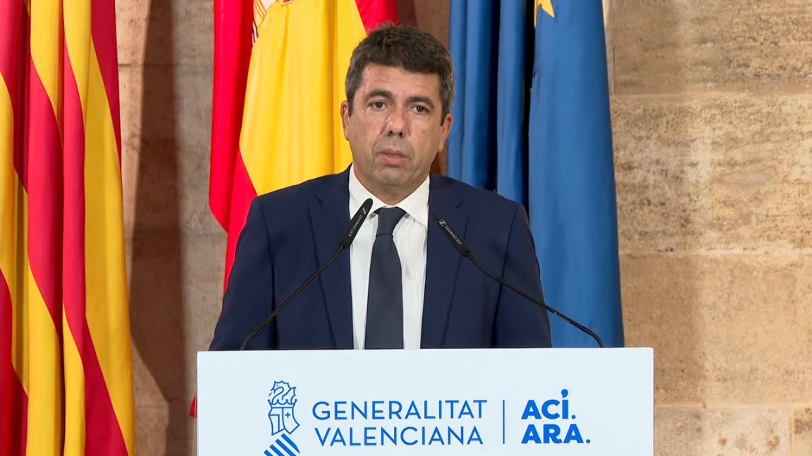 JoseArocaALC's tweet photo. En un tremendo alarde de cinismo y de chulería inexplicable, Mazón dedica sus últimos minutos como President de la Generalitat para venderse como la victima, mentir y volver a humillar a las victimas y a sus familias. 
Indigno, ruin y mezquino hasta el final. 
A LA MIERDA. https://t.co/CT6kiqfSBn