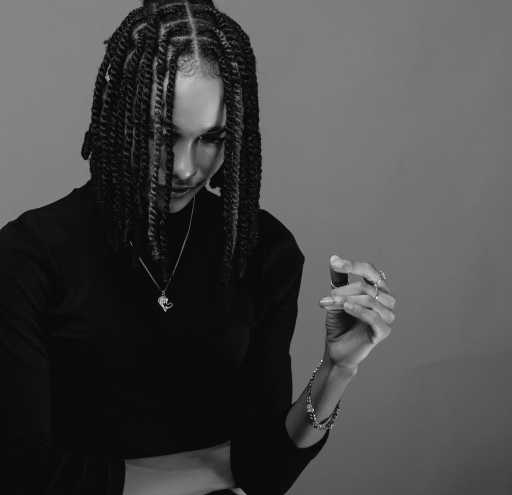 Staris775's tweet image. Behind every smooth transition is a tired but proud editor.💻 
You fix one transition, the music drifts.
You fix the drift, the vibe dies.
You fix the vibe, and suddenly it’s 3 AM.
But when it finally clicks? You forget you ever wanted to quit. Na who give up, f* up
#KeepGoing 💫