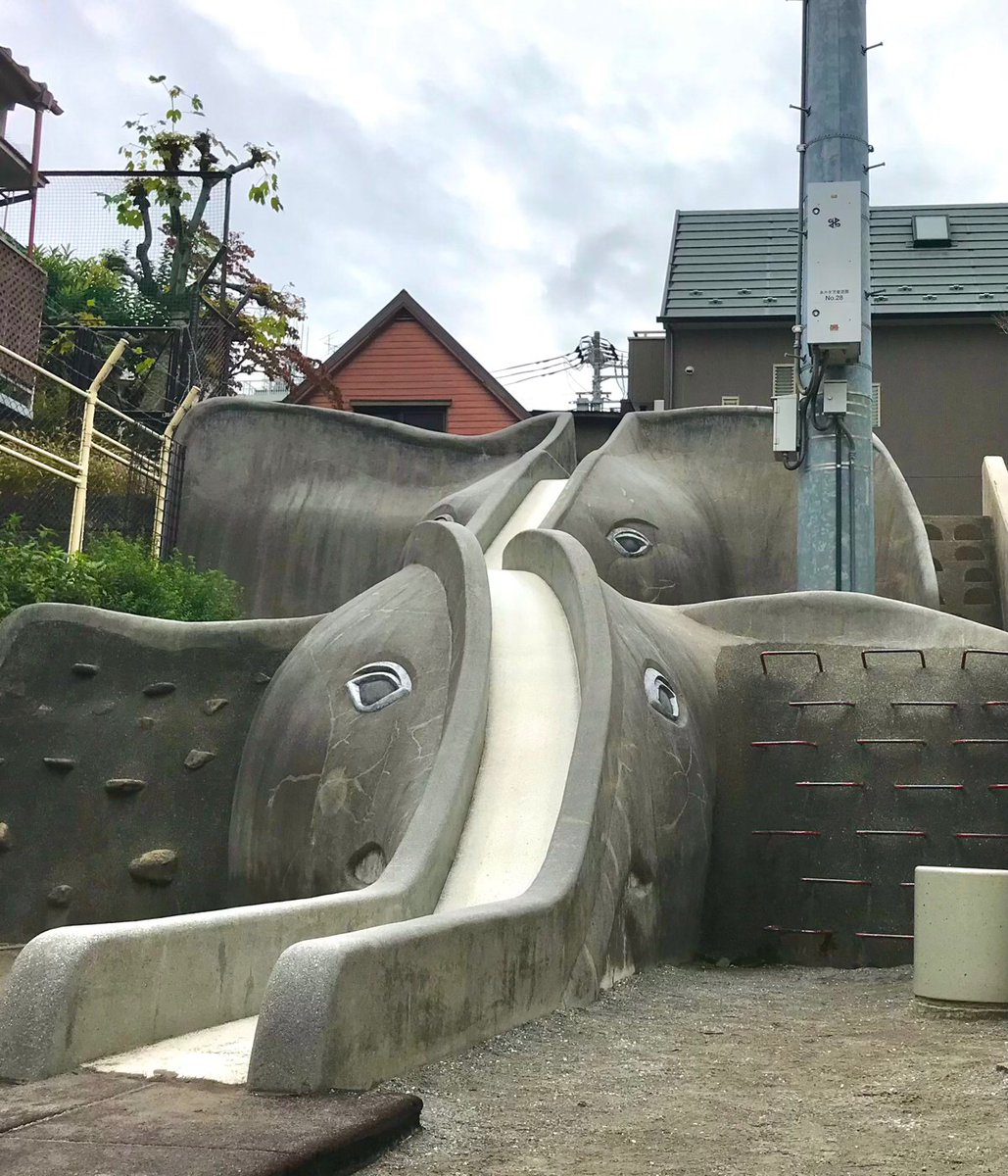 K6mikanfrog's tweet photo. ぐみさわ（@gumisawaa）先生の「ぷらぷらチッケッタ（１）」に倣って公園を攻略。
表紙にもなった一話後半の象滑り公園だ！ https://t.co/FbbsG9HfIU