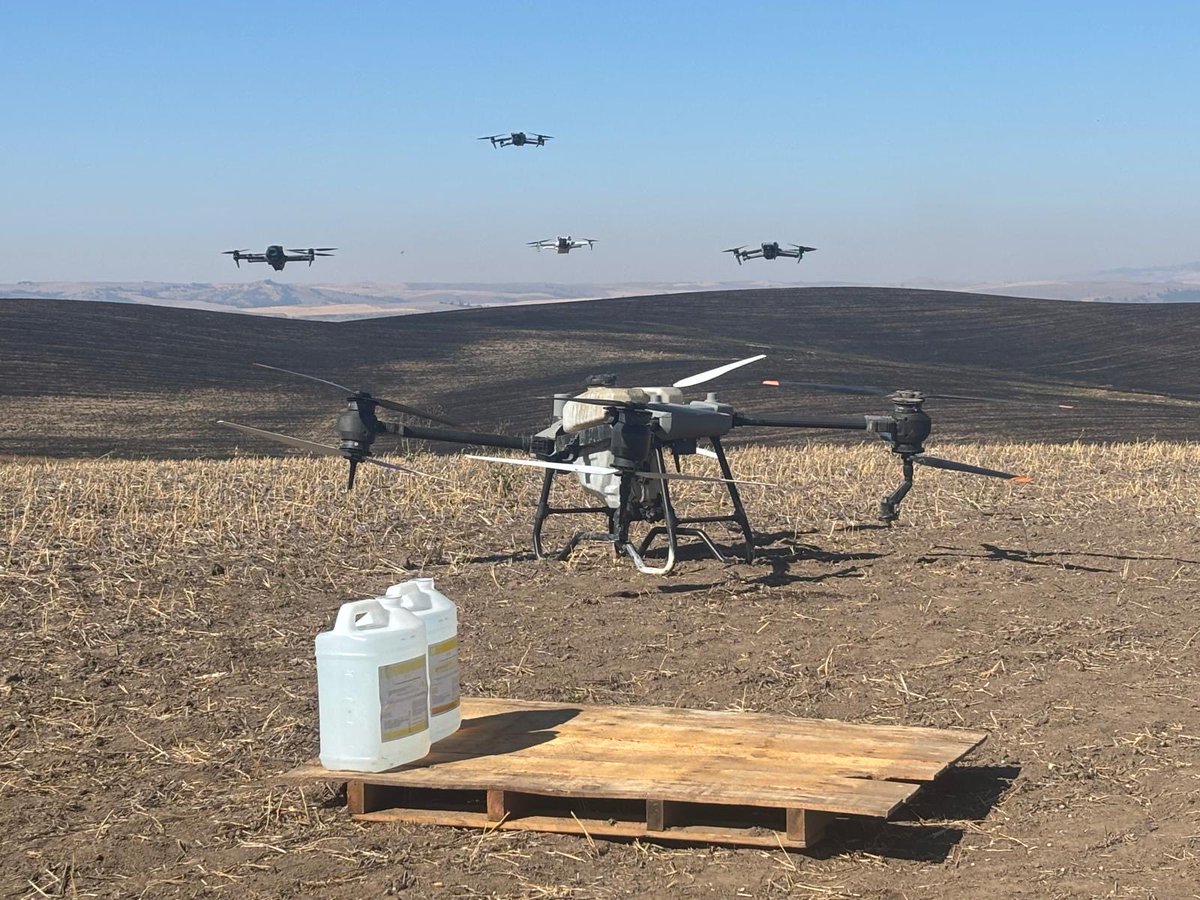 Dronlytics's tweet photo. Farmer and Dronlytics Director of Agriculture, Robert Blair  conducted a private spray drone and precision agriculture program for a small group on his farm in Idaho, USA. His farm has over 20 years of precision agriculture and drone data experience to pull from. https://t.co/MXDkbL9MKk