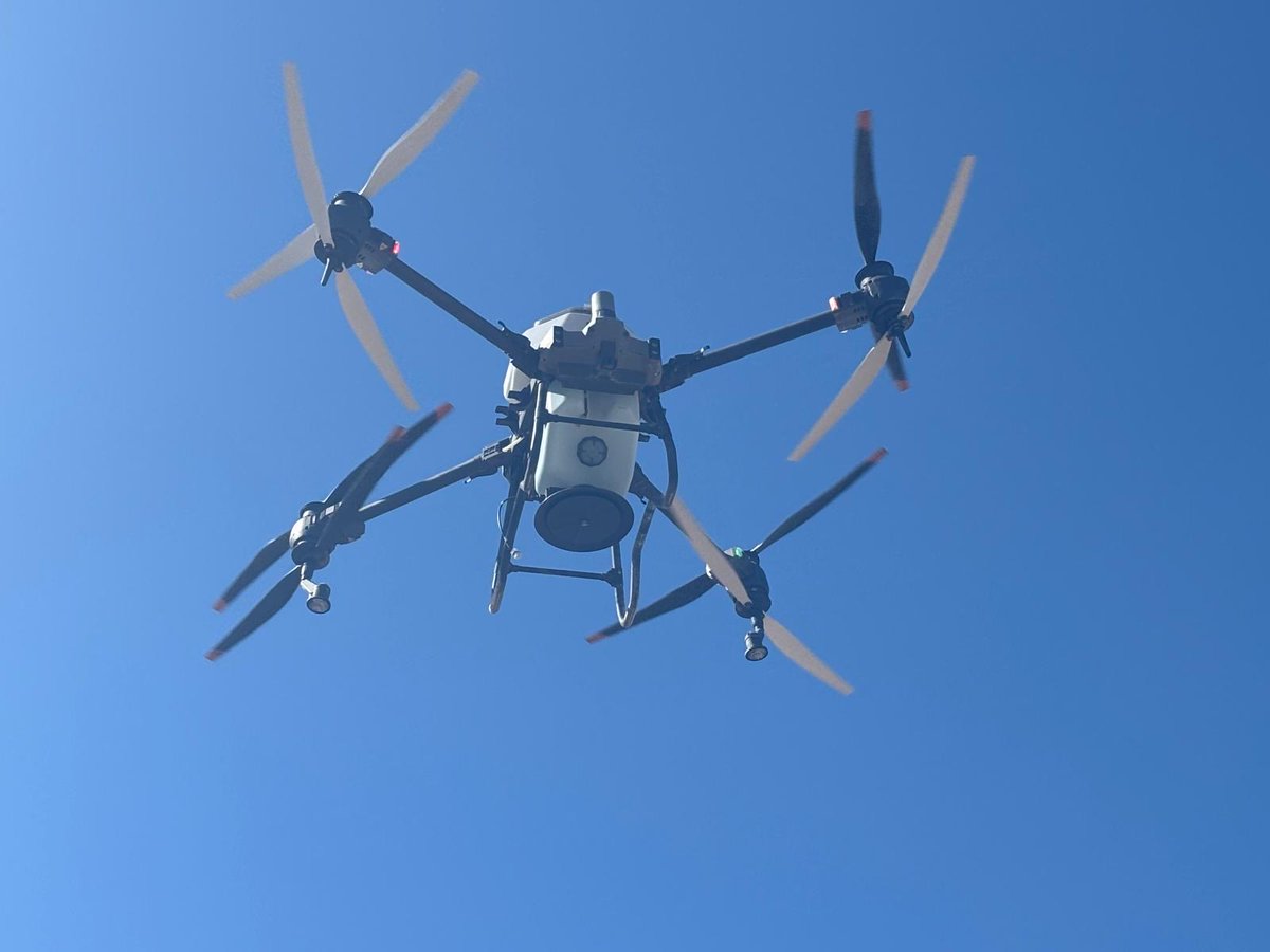 Dronlytics's tweet photo. Farmer and Dronlytics Director of Agriculture, Robert Blair  conducted a private spray drone and precision agriculture program for a small group on his farm in Idaho, USA. His farm has over 20 years of precision agriculture and drone data experience to pull from. https://t.co/MXDkbL9MKk