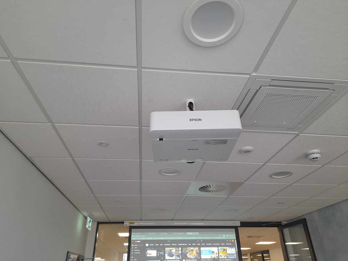Practical_AV's tweet image. Installation of a projector in a office space in Birmingham. Great installation of a 5200 Lumen WUXGA Laser Projector from @EpsonUK  Projecting on to a 2.4m Electric screen from Sapphire.
practicalav.co.uk/projector-inst…