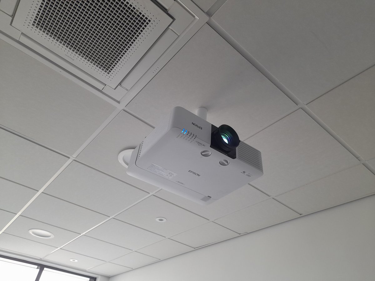 Practical_AV's tweet image. Installation of a projector in a office space in Birmingham. Great installation of a 5200 Lumen WUXGA Laser Projector from @EpsonUK  Projecting on to a 2.4m Electric screen from Sapphire.
practicalav.co.uk/projector-inst…