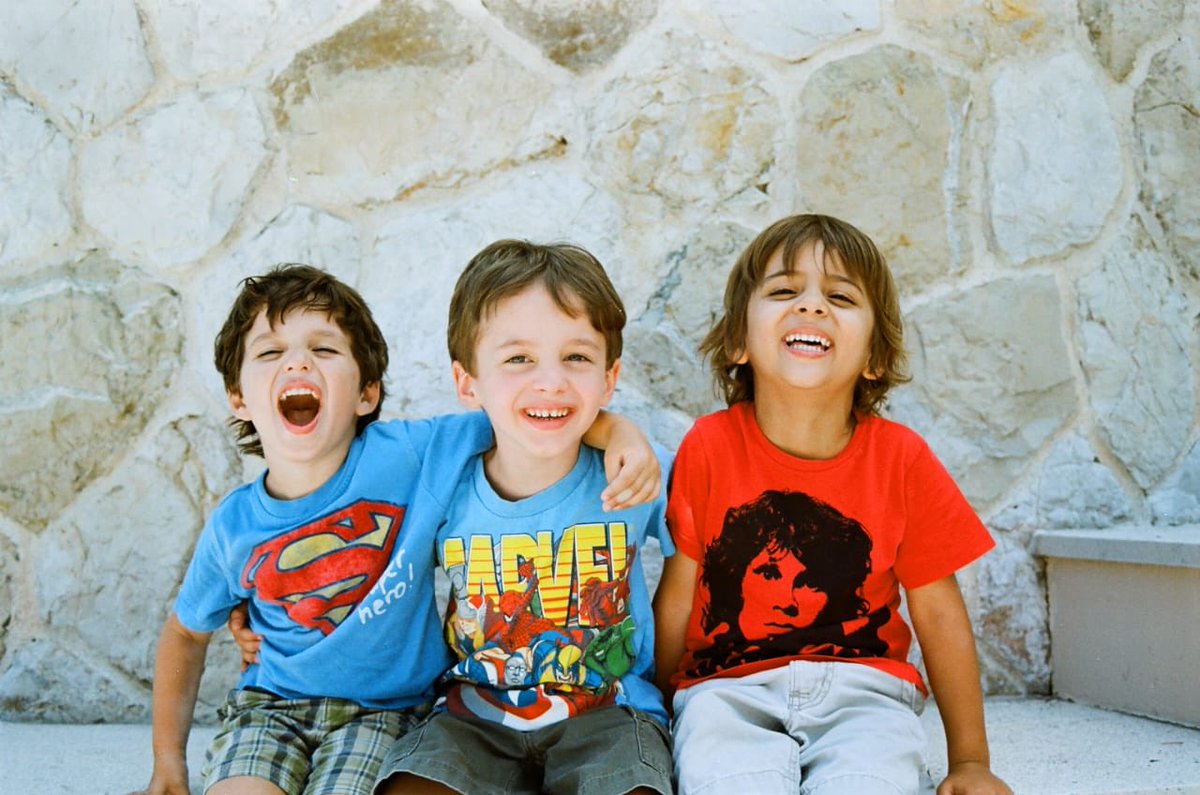 PinkTaxiRunner's tweet image. What should we choose to remember? #KazuoIshiguro #15yearsago #nephews #son