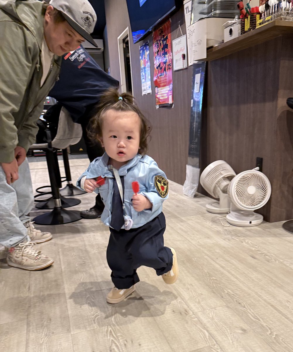 aaa10n1y's tweet photo. 我が子ダーツが好きなんです♥️

ダーツ持ったらボードまで
ダッシュします🤣
親子でダーツ🎯
見て覚えてるの凄すぎね？ https://t.co/aulMaGdZMa