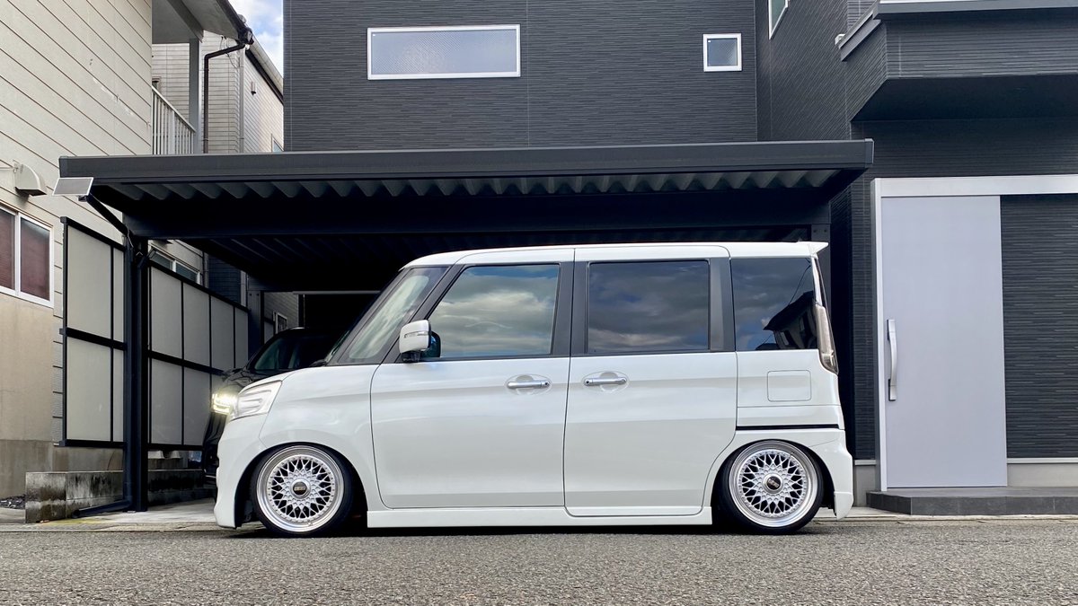 hisfd3s_loj's tweet photo. フロント車高下げてサイドステップを地面と並行に。
ライナーとツメ無加工なんでとりあえずこんな感じで。
#MK32S #スペーシアカスタム #BBSRS #BBS #BBSWHEELS https://t.co/lvOATvm2tu