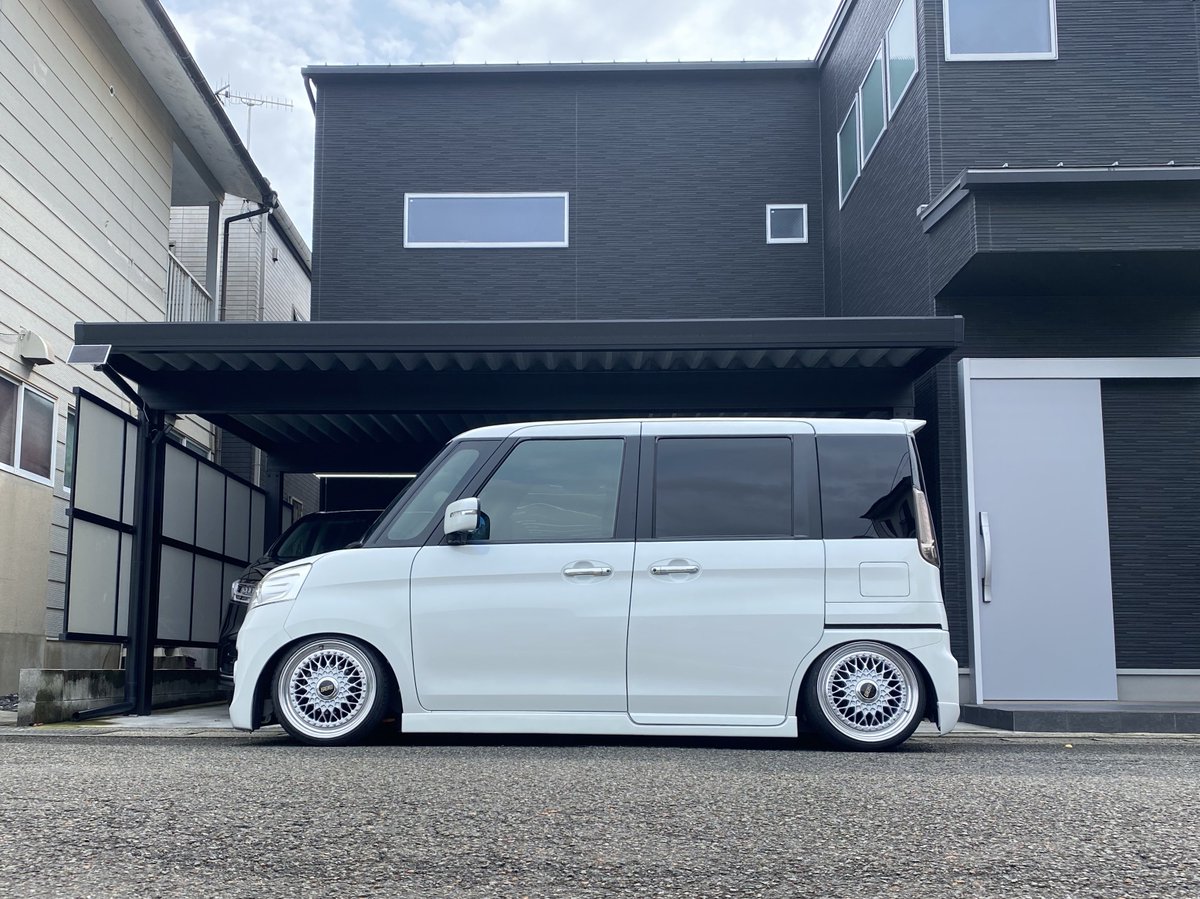 hisfd3s_loj's tweet photo. フロント車高下げてサイドステップを地面と並行に。
ライナーとツメ無加工なんでとりあえずこんな感じで。
#MK32S #スペーシアカスタム #BBSRS #BBS #BBSWHEELS https://t.co/lvOATvm2tu