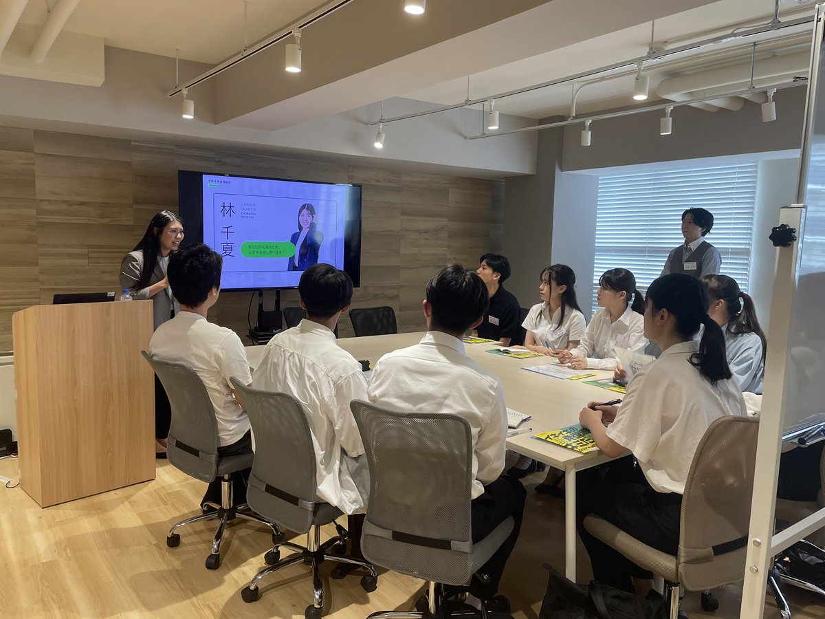 frontier_kouhou's tweet photo. 【イベント開催しました🎊】
フロンティア主催「マッチング合説」

理念マッチング🤝
業界の枠を超えて、学生と企業が本音で語り合う1日に✨
「就活の視野が広がった！」という声も多数🌱

参加してくださった企業・学生の皆さま、ありがとうございました！

#フロンティア #合説 #就活イベント https://t.co/RkVMQb2uqS