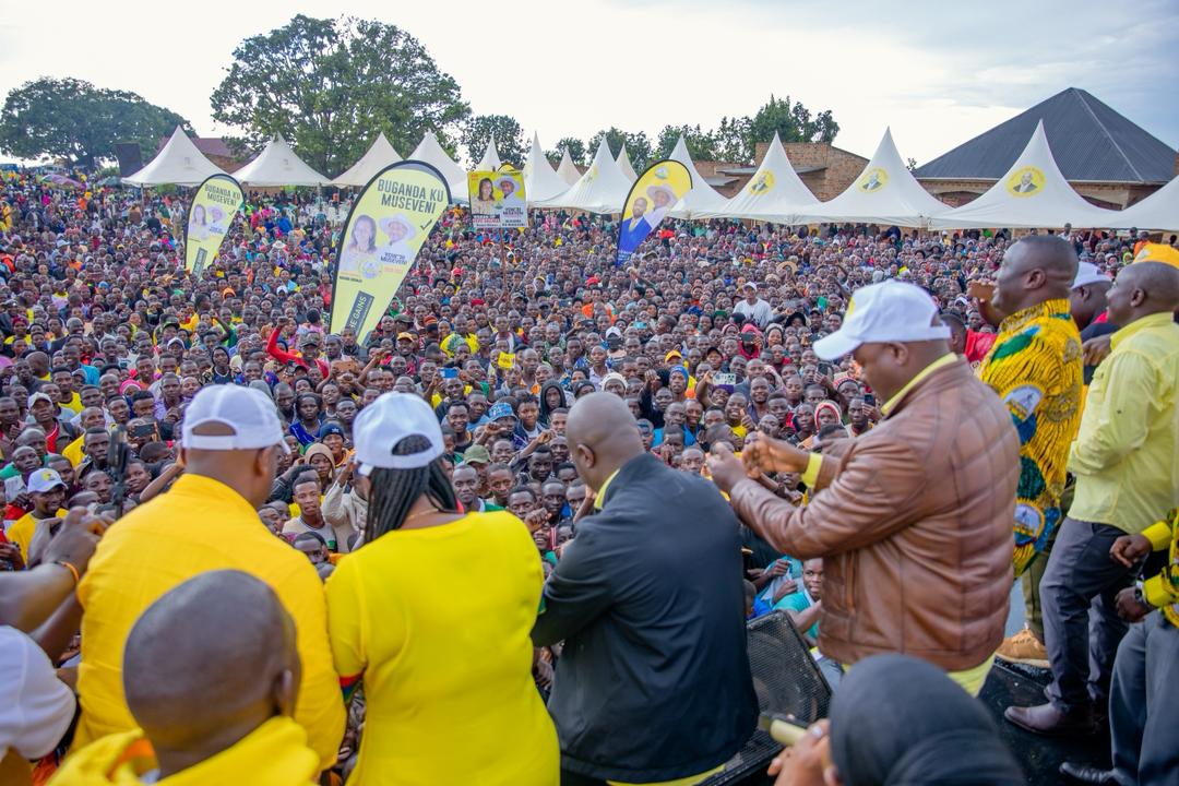 GraniaMp's tweet photo. Buganda KU Museveni Buweekula, thank you @KiryowaKk @HonKyeyune @JudithNabakoob1, Our Mubende flag Bearers @DaudiKabanda @MubangiziDedan, CM Ntambi, Deo and Major (rtd) Kakooza and MPs @sylivianayebale, @sarah_najjuma, Hon Kefa + others for coming. https://t.co/XbM85qEP7u