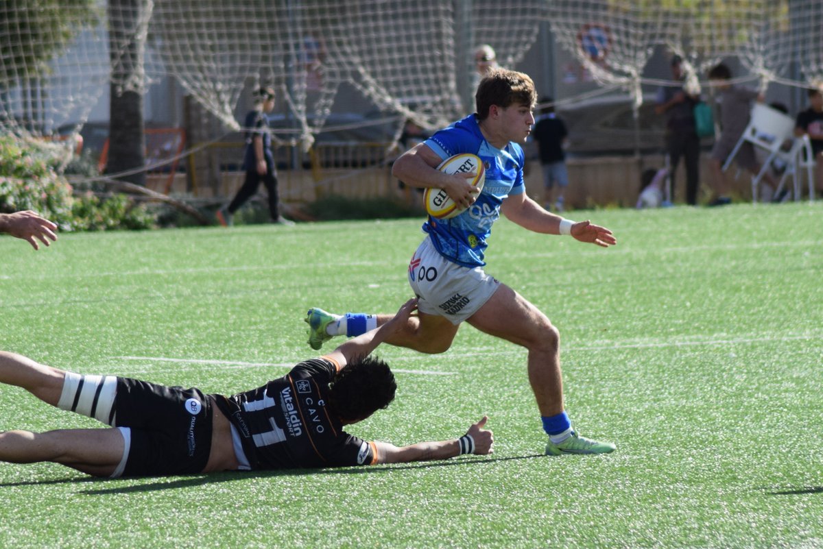 CampoCharlie's tweet photo. Nuestros colegiales no consiguen puntuar en Quatre Carreres a pesar del esfuerzo de los jugadores
@lesabellesrc 3⃣1⃣🆚2⃣2⃣ @Cisneros_Rugby #Zeta
#AzulAzul 🦢 #AleCole https://t.co/ffF30OV8aQ