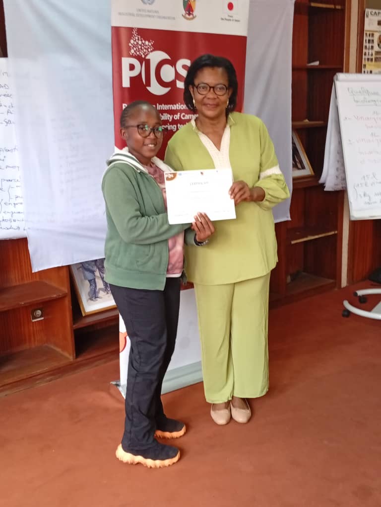 PICSCAMEROON's tweet photo. "Pratiques agroécologiques et valorisation des savoirs endogènes en cacaoculture et caféiculture", 
 @PICSCAMEROON outille les cacaoculteurs et Caféiculteurs sur les pratiques agroécologiques par la valorisation des savoirs endogènes. #PICSCAMEROON @OnudiUnido #MINADER https://t.co/KnE9lnZfg2