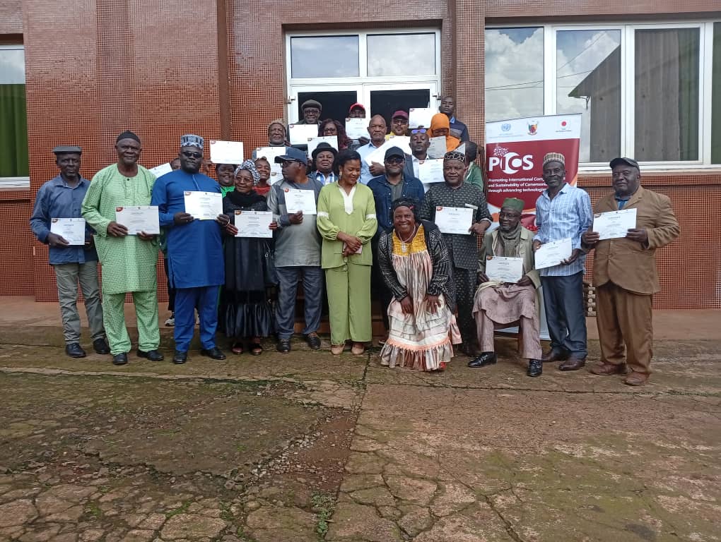 PICSCAMEROON's tweet photo. "Pratiques agroécologiques et valorisation des savoirs endogènes en cacaoculture et caféiculture", 
 @PICSCAMEROON outille les cacaoculteurs et Caféiculteurs sur les pratiques agroécologiques par la valorisation des savoirs endogènes. #PICSCAMEROON @OnudiUnido #MINADER https://t.co/KnE9lnZfg2