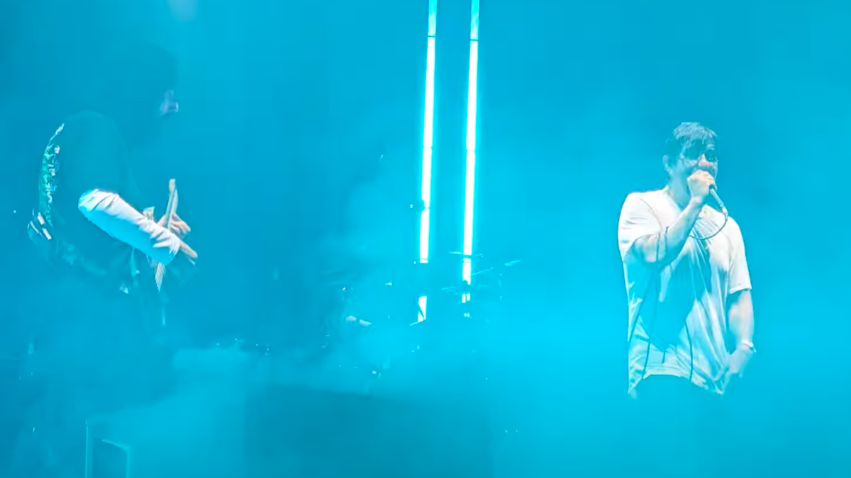 #Deftones debutan varios temas de "private music" en vivo en su festival (Día De Los Deftones). Vídeos: binaural.es/noticias/defto…