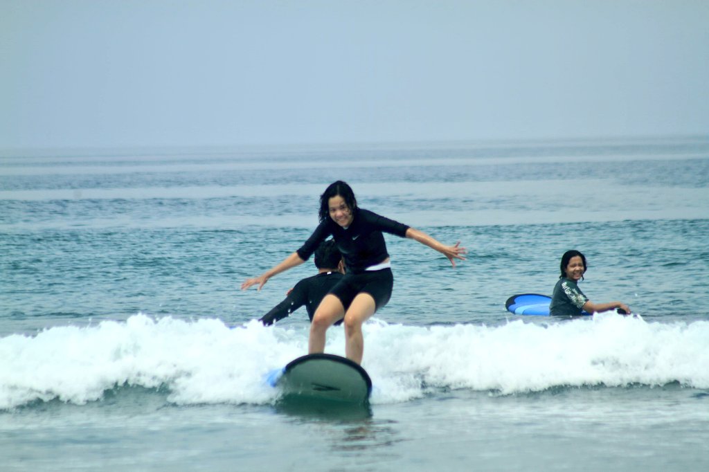 DeiDay919's tweet image. Even though I’m always stumbling and falling, I never give up — I always get back up again 💪🏻🔥🏄🏻‍♀️
And one thing I know for sure: my sister always has my back 🥰💕👯‍♀️🤗😘
#surfergirl #surfing #longboardsurfing #surfinggirl