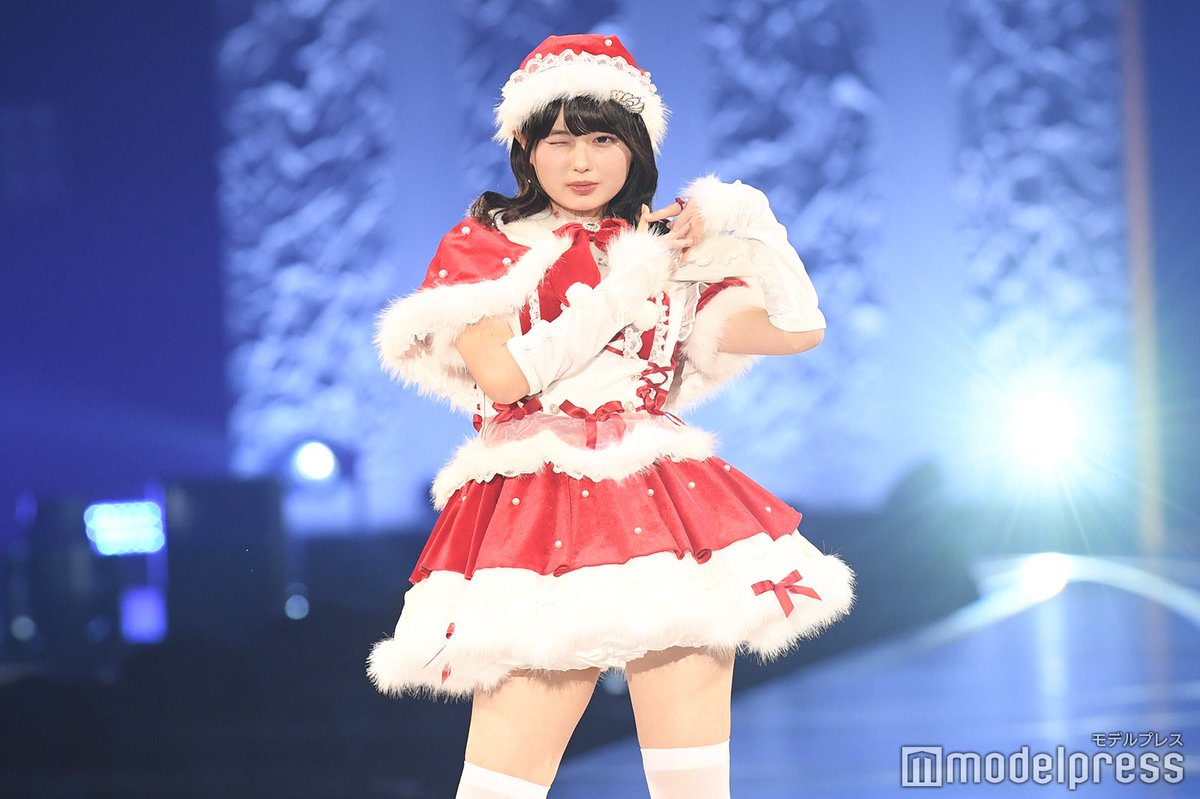 modelpress's tweet image. 【写真多数📸】サツコレ 2025A/W❄️

「今日好き」おひなさま（長浜広奈）
サンタ風ミニ丈衣装でギャップ見せ

「透明感すごい」と反響

🔻さらに写真を見る
mdpr.jp/news/4672851

#サツコレ #サツコレ25AW @hina_nagahama
