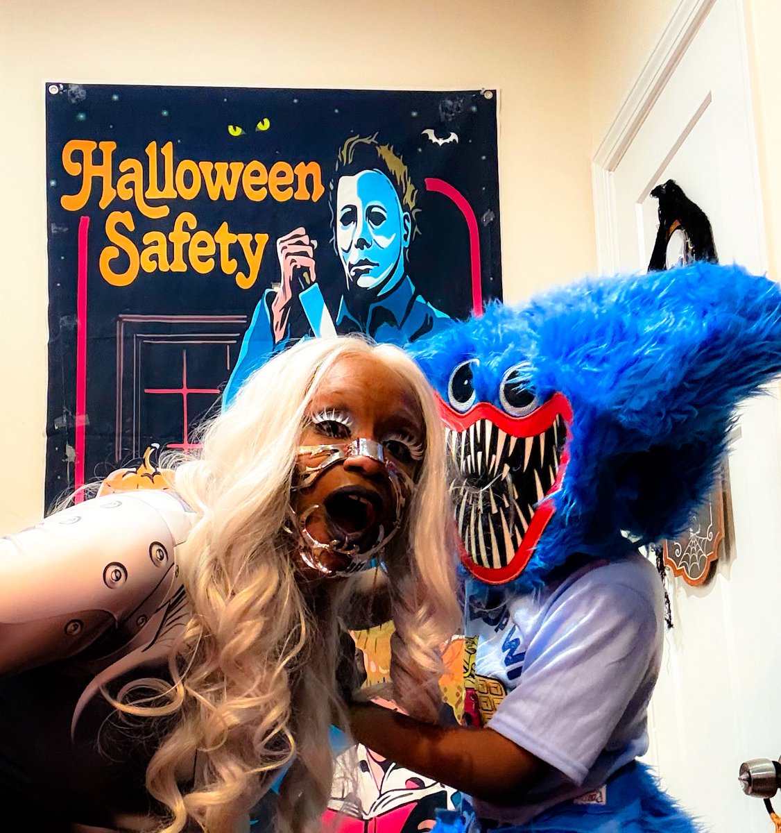 AustinZilla_'s tweet photo. Wassup #AustinZilla Gang! 💙
Huggy Wuggy was on the loose #Halloween 👀🍬
Creepy, cuddly, and ready to steal your candy! 😈🎃
@mobgamesstudios 

#HuggyWuggy #AustinZillaGang #SpookySeason #TrickOrTreat #PoppyPlaytime #KidCosplay #austinzilla https://t.co/TQcR1DxJWv