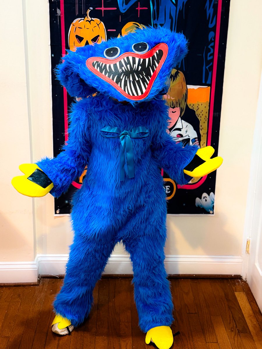 AustinZilla_'s tweet photo. Wassup #AustinZilla Gang! 💙
Huggy Wuggy was on the loose #Halloween 👀🍬
Creepy, cuddly, and ready to steal your candy! 😈🎃
@mobgamesstudios 

#HuggyWuggy #AustinZillaGang #SpookySeason #TrickOrTreat #PoppyPlaytime #KidCosplay #austinzilla https://t.co/TQcR1DxJWv