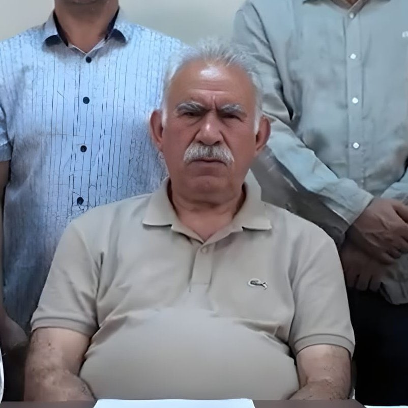 Deniz Zeyrek: 

“Öcalan ne diyecek?

Verdiği katliam emirlerinden duyduğu pişmanlığı mı anlatacak? 

Anadolu’nun neredeyse her köy mezarlığında bulunan şehit mezarları için gözyaşı mı dökecek?”