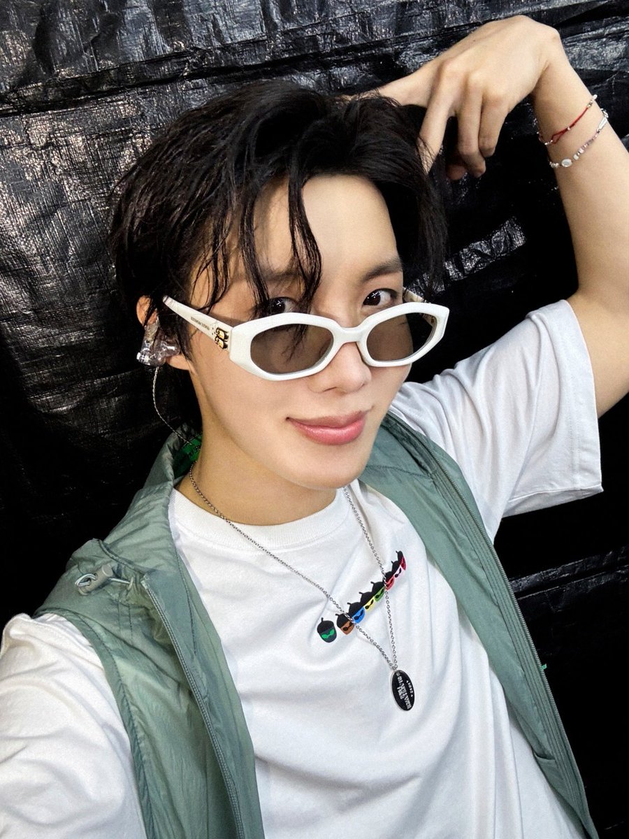 I vote #jhope for #2025MAMAVO