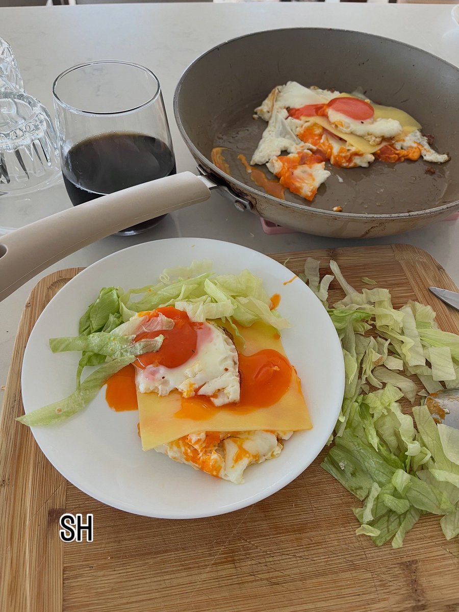 Agent99c's tweet image. Happy Monday baby sitting nephew no school for him today flu asked for fried chicken sandwich with just lettuce and double yolk lucky eggs for me #monday #foodie #foods  #yum #eatwell #eggs #doubleyolk #foodgasm #foodlover #foryou #fyp