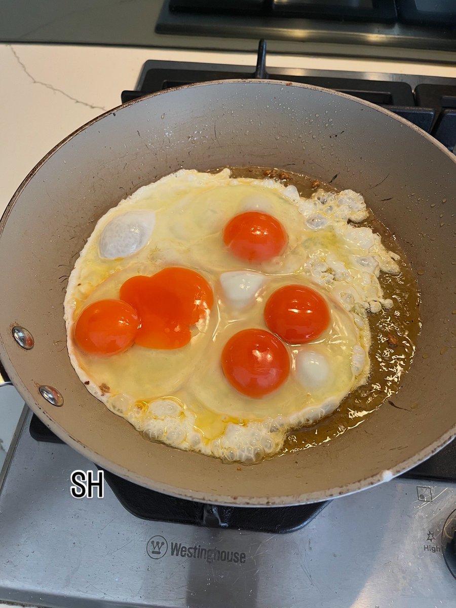 Agent99c's tweet image. Happy Monday baby sitting nephew no school for him today flu asked for fried chicken sandwich with just lettuce and double yolk lucky eggs for me #monday #foodie #foods  #yum #eatwell #eggs #doubleyolk #foodgasm #foodlover #foryou #fyp