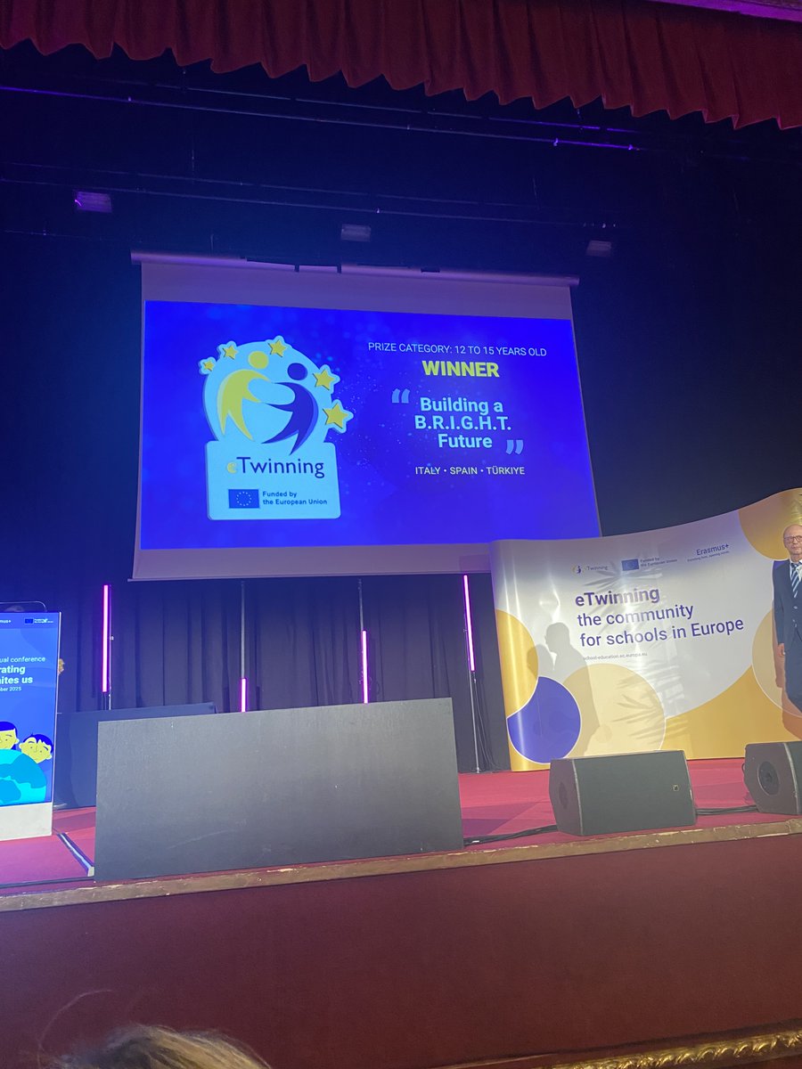 <a href="/sepiegob/">SEPIE</a> <a href="/eTwinning_es/">eTwinning España</a> <a href="/eTwinningEurope/">eTwinningEurope</a> #erasmusplus
Jesuitinas Pamplona recibe el Premio Europeo eTwinning 2025 en Bruselas, ¡enhorabuena!
shre.ink/og8E
Jesuitinas Iruñeak eTwinning 2025 Europako Saria jaso du Bruselan, zorionak!