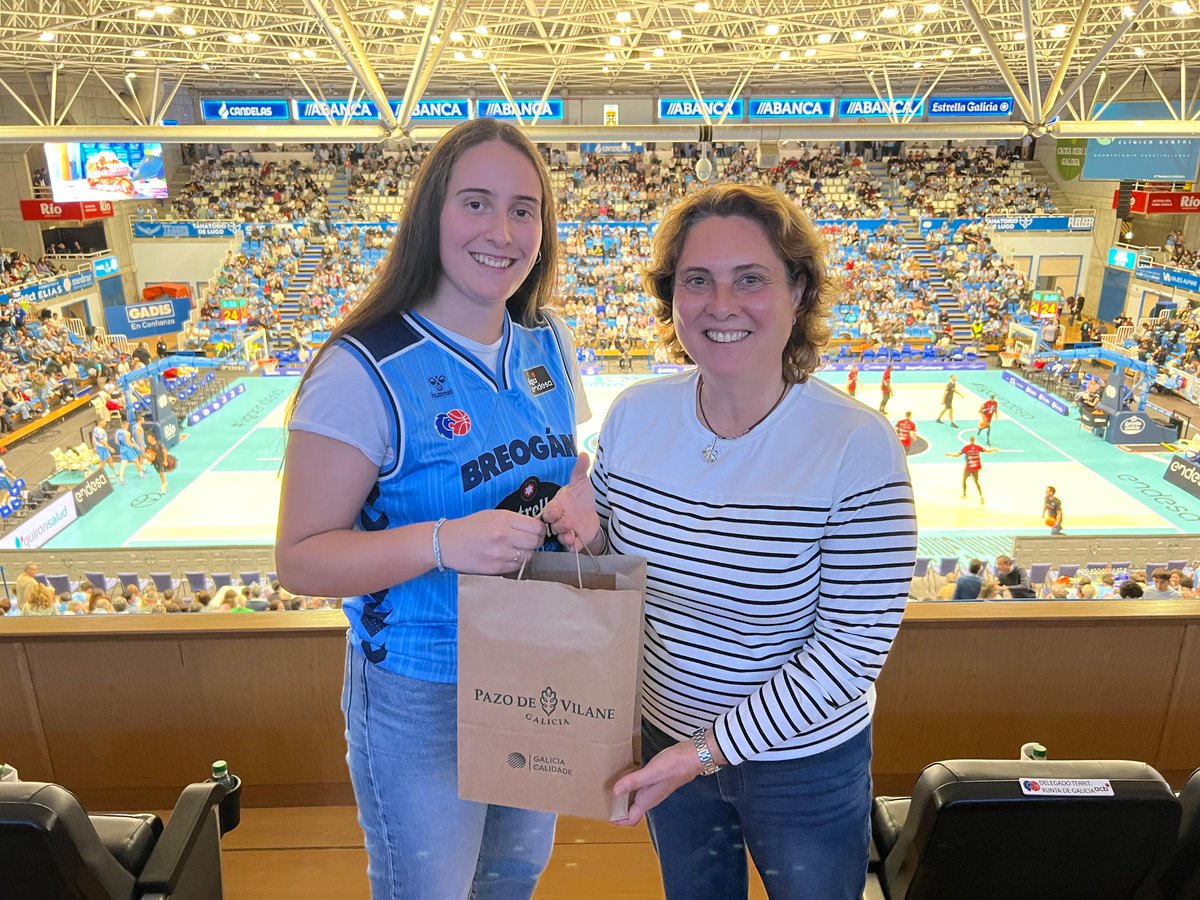 CBBreogan's tweet image. 🏀 Xogar co Breo ten premio!

No partido ante o Granada, @PazodeVilane repartiu agasallos entre os participantes do xogo do Breo a través do carné dixital e do Encesta co Breo, onde un concursante estivo a piques de anotar desde media cancha e gañar ovos para todo un ano!

A CEO…