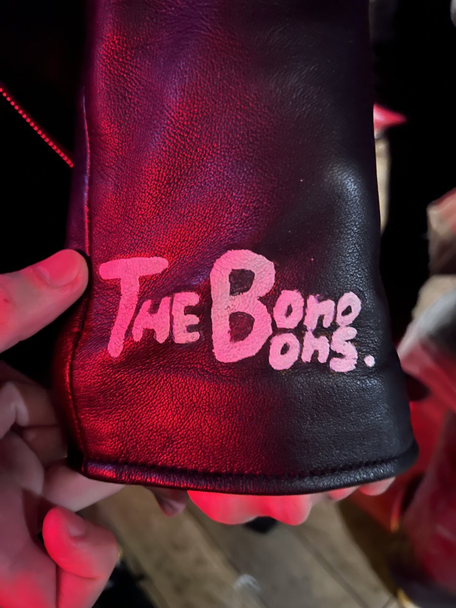 昨日は鶯谷WatsUp初ハコ！
いやー。狭かった🤣
けど見るの側としては楽しいハコでしたねー。
呼んでくれたCRAWLERS、対バンの皆様、遊びに来てくれた皆様、スタッフの方々ありがとうございましたー♪
また、ワチャワチャしましょー😆
ハジメちゃんの袖にボノボンズ が…嬉しい🥹