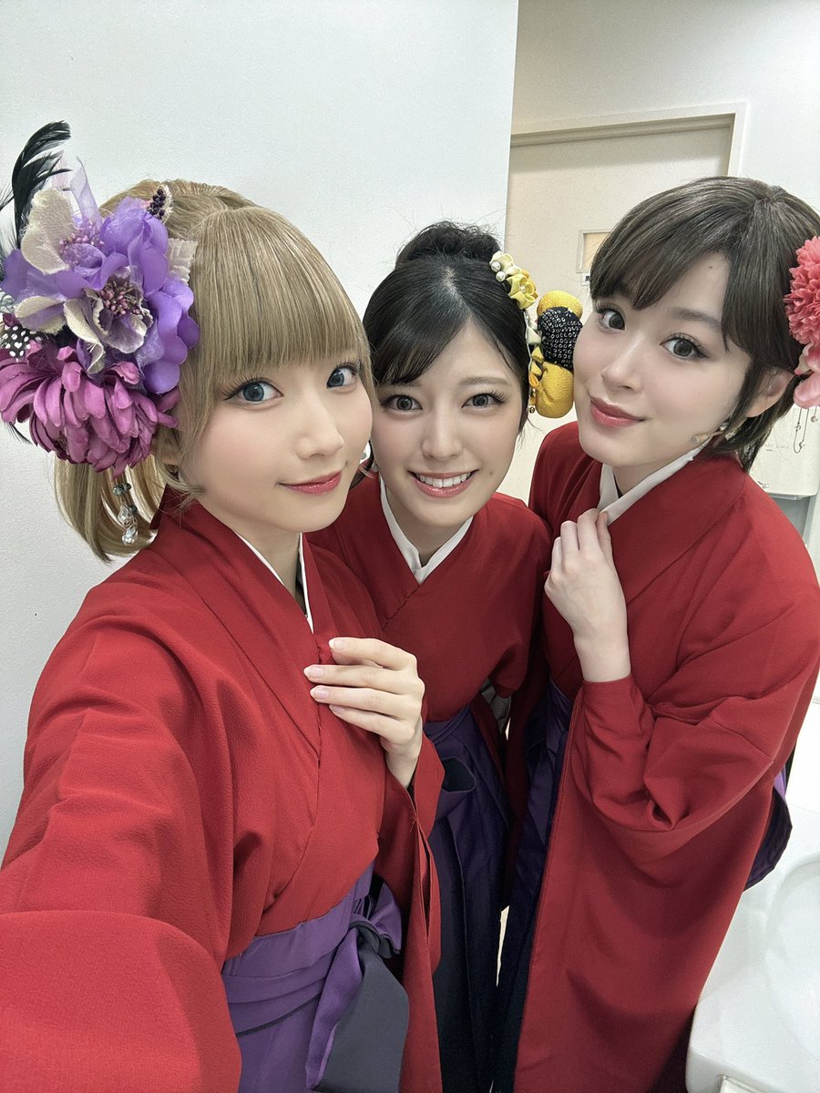 AoyamaNagisa's tweet photo. #舞台かげき #かげきファイナル
本日もありがとうございました🌹

スピンオフは袴姿でした🥹
原作で私が1番好きなエピソードです。
舞台で演じられて嬉しかったなぁ。

さて！明日はマチソワ13:00~/18:30~
頑張ります！！ https://t.co/ekKMsXGwX8